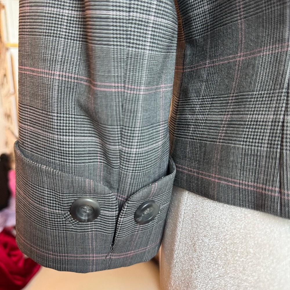 Tahari Gray and Pink Plaid Blazer - Picture 5 of 6